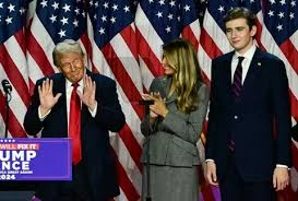Barron Trump cao 2,1m, làm biết bao nữ sinh say nắng ở trường đại học -  Tuổi Trẻ Online