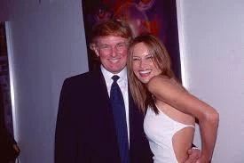 Lần đầu ông Trump tán tỉnh bà Melania