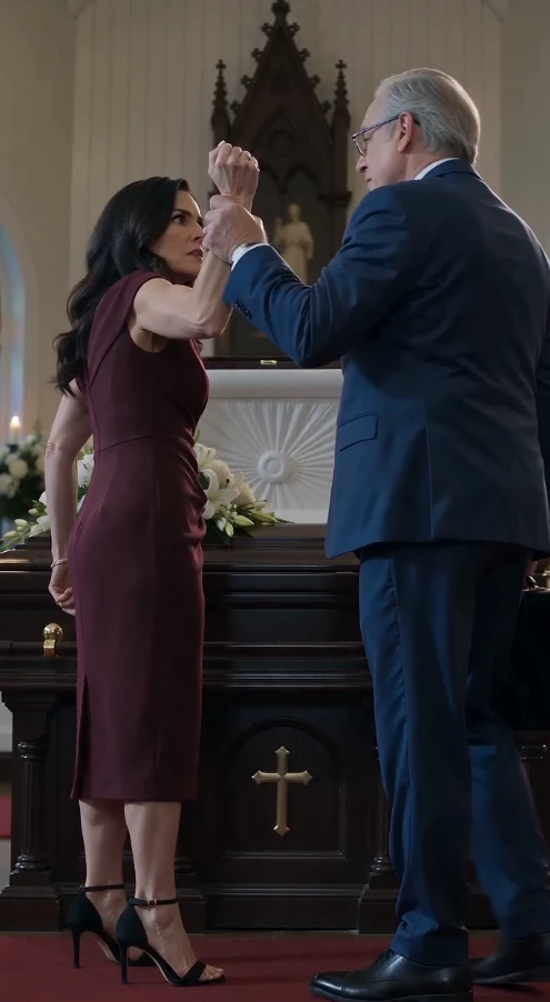 My Sister Slapped Me at Mom’s Funeral—Then the Lawyer Read the Will