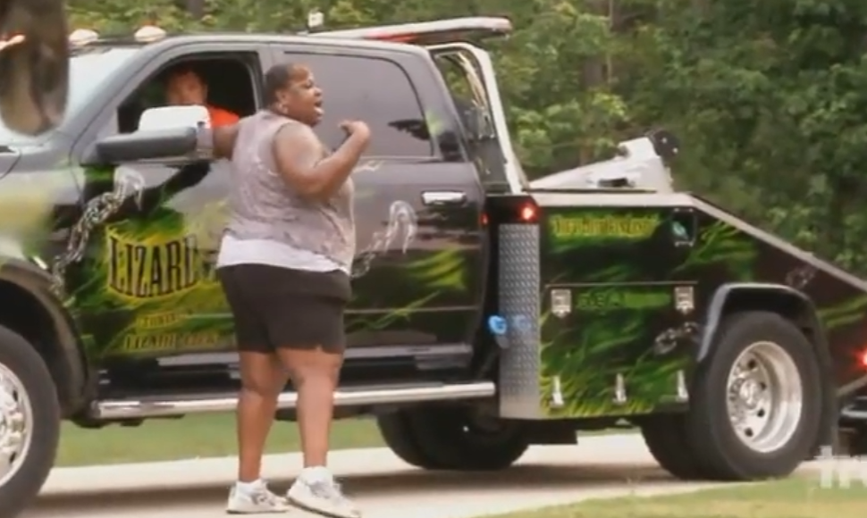 Lizard Lick Towing - Amy and Juicy Get Licked