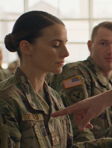 They Laughed When the Sergeant Dumped Her Lunch Across Her Uniform. By the Time the Deleted Recording Played, Everyone Realized the Wrong Soldier Had Been Blamed004